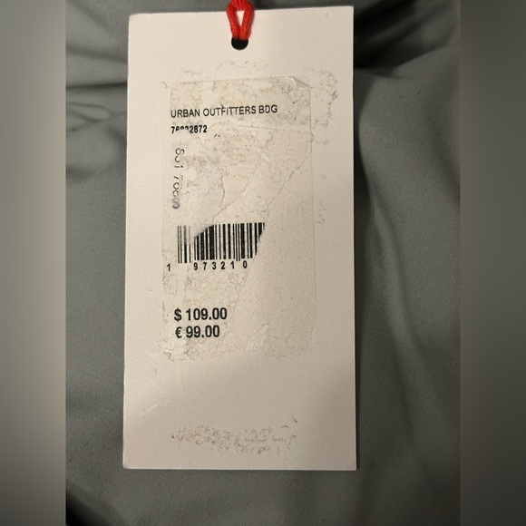 NWT BDG Urban Outfitters Oversized Cropped Puffer Coat with Hood & Pockets - Picture 8 of 10